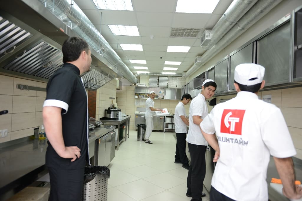 Команда «Sushitime» за работой